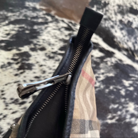 Burberry Tote - Picture 4 of 7